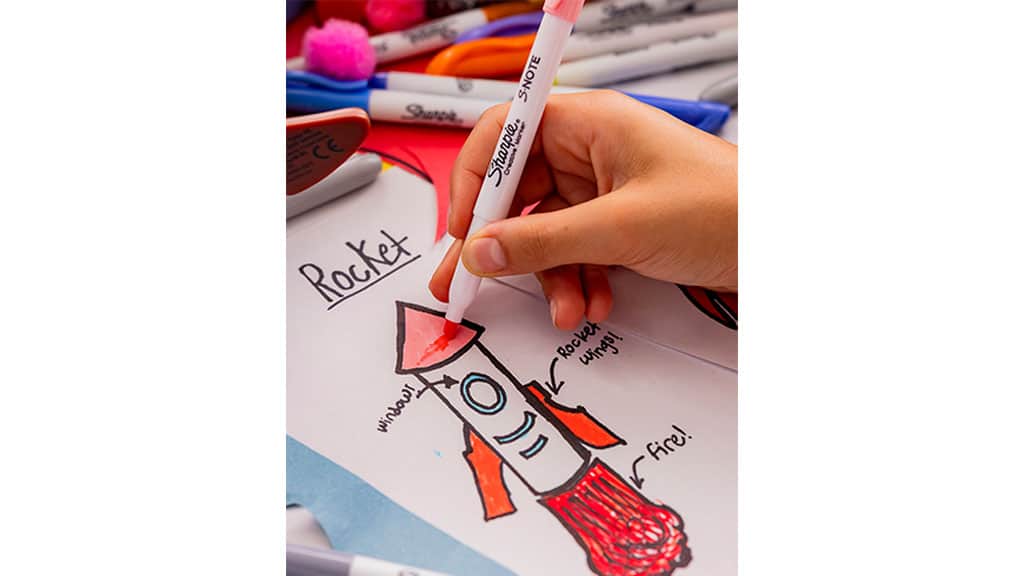Sharpie in Elmer’s ustvarjata s flomastri in sluzjo iz filma „Toy Story 5”