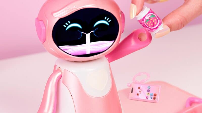 EmotoBOT iz Just Play ima samostojno osebnost