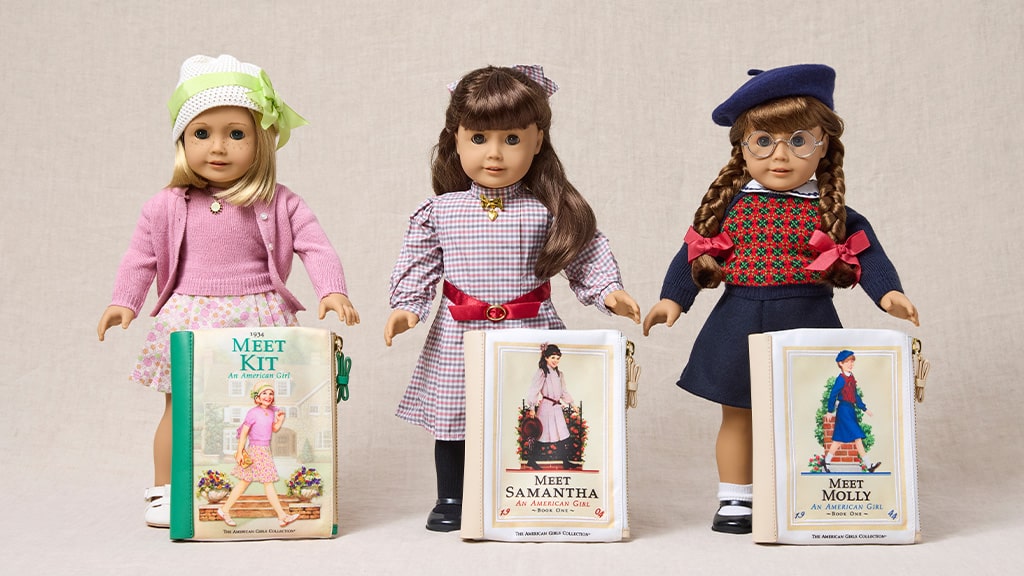 Otroci se lahko oblečejo s svojimi lutkami s temi stilskimi torbami v temi American Girl