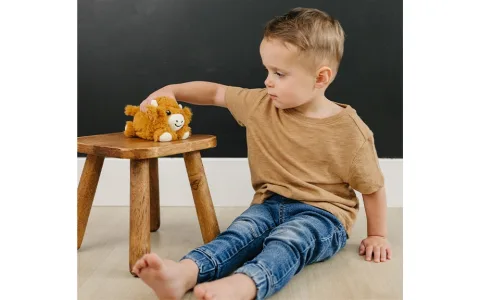 Ti plišasti dojenčki prijateljčki so zelo prisrčni tudi v majhni velikosti