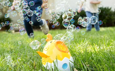 Maxx Bubbles plešoči pihač milnih mehurčkov piščanček