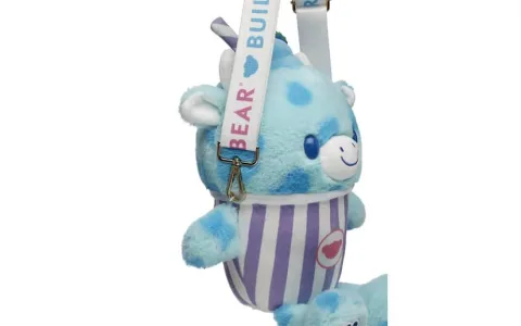 Build-A-Bear združuje slog in plišaste igrače z ramenskimi torbami
