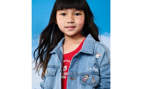 Zvezdnato-progasti slog z oblačili Old Navy Disney Mickey!