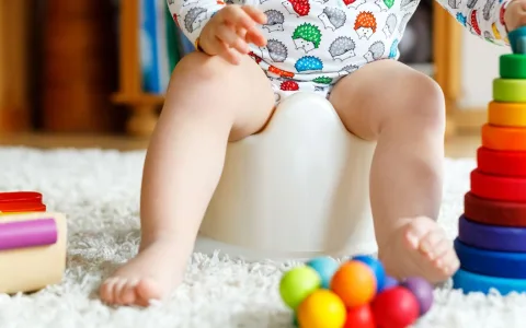 Otroci lahko napolnijo in oblečejo tri nove Sanrio prijatelje v Build-A-Bear delavnici.