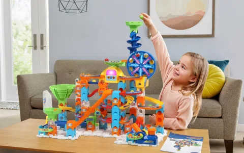 Kronike Svetlobe Disneyjeve izdaje: V Senci Temine združuje Disneyjeve in Pixarjeve junake v timskem delu