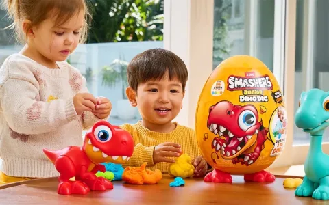 Nova kolekcija lesenih igrač Fisher-Price je barvita in zabavna.
