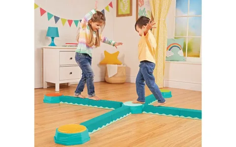 Zlobno navdihnjeni baletni čevlji očarajo garderobo mladih oboževalcev