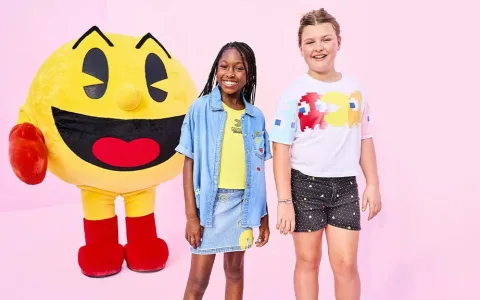 Pokaži modo 90-ih med igro z novimi Clueless Bratz punčkami