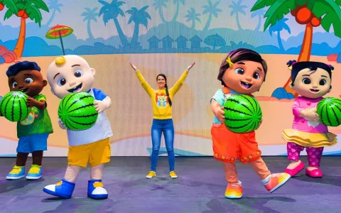 Janie and Jack sta združila moči z American Girl za bleščečo praznično kolekcijo