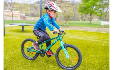 Potujte varno z novimi kolesi Strider x Kellys Kids!