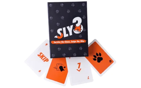 Dodajte kaos družabnim večerom s kartično igro Sly3!