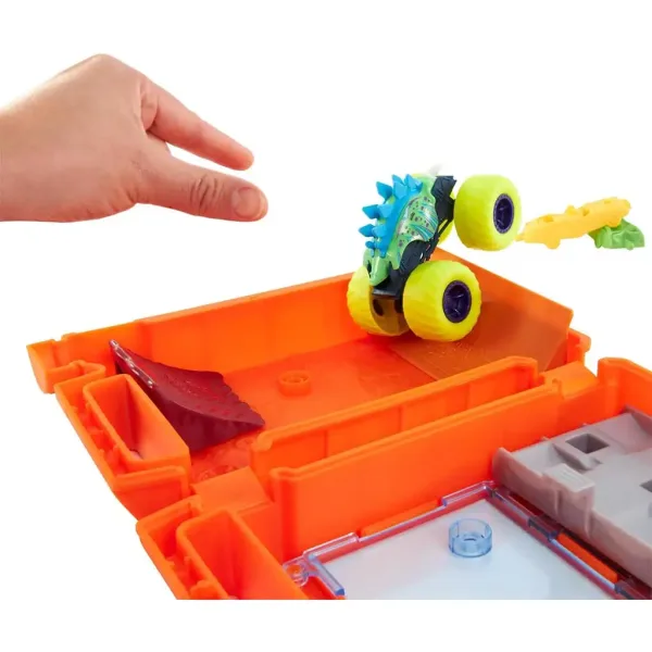 Hot Wheels Monster Trucks: Igralni set z bencinsko kantico - Mattel slika 3