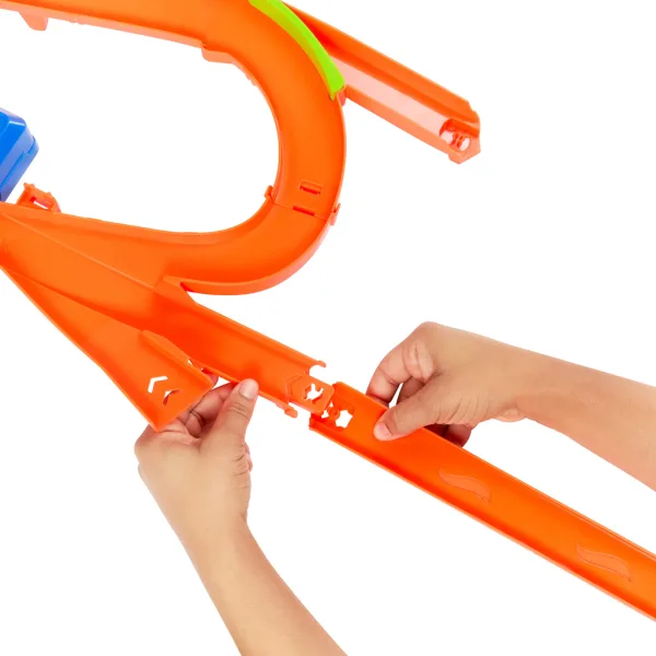 Hot Wheels Poti za trike: Trk v zraku z majhno avtomobilom – Mattel slika 3