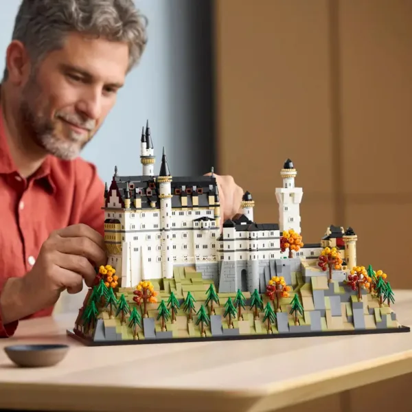 LEGO® Arhitektura: grad Neuschwanstein (21063) slika 8