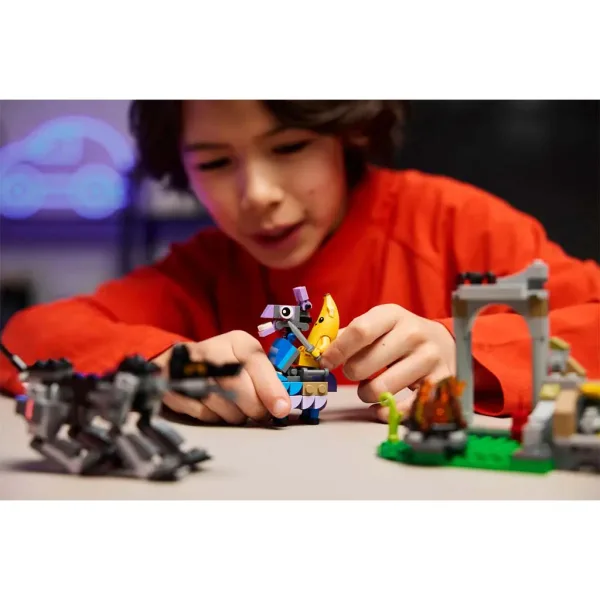 LEGO® Fortnite: Peely in Sparkplug taborišče (77075) slika 7