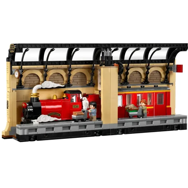 LEGO® Harry Potter: Bralni kotiček: Bradavičarka™ ekspres (76450) slika 3