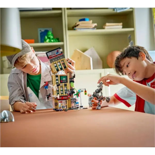 LEGO® Marvel: Spider-Man proti Mysteriou: Časopisni boj (76342) slika 4