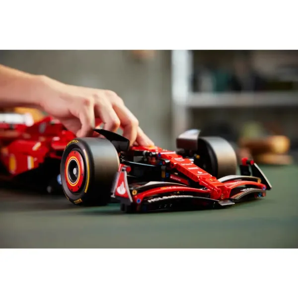 LEGO® Technic: Ferrari SF-24 F1 avto (42207) slika 4