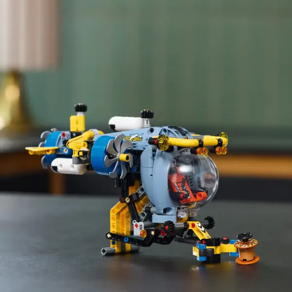 LEGO® Technic: Globoko-morska raziskovalna podmornica (42201) slika 3