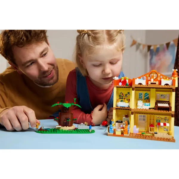 LEGO® Bluey™: Bluey družinska hiša (11203) slika 6