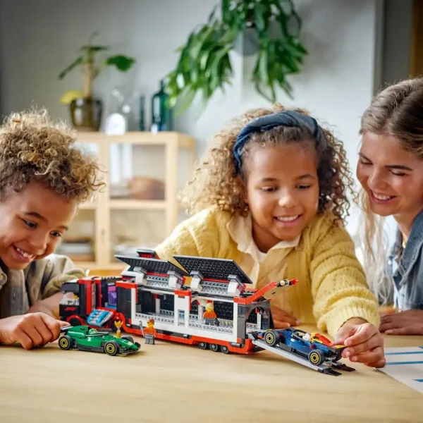 LEGO® City: F1® tovornjak z RB20 in AMR24 F1® avtomobili (60445) slika 4