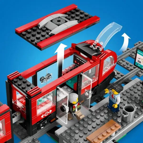 LEGO® City: Tramvaj in postaja v središču mesta (60423) slika 7