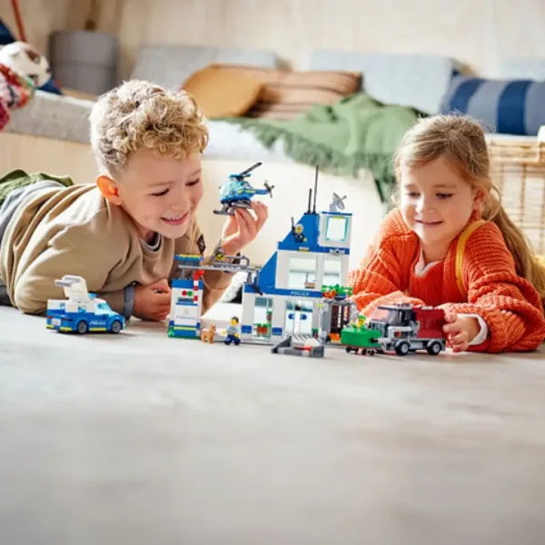 LEGO® Mesto: Policijska postaja (60316) slika 3
