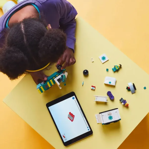 LEGO® City: Reševalno vozilo za nujne primere (60451) slika 4