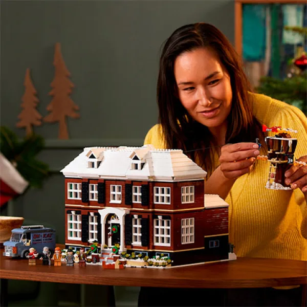 LEGO® Ideas: Sam doma Samo doma (21330) slika 6