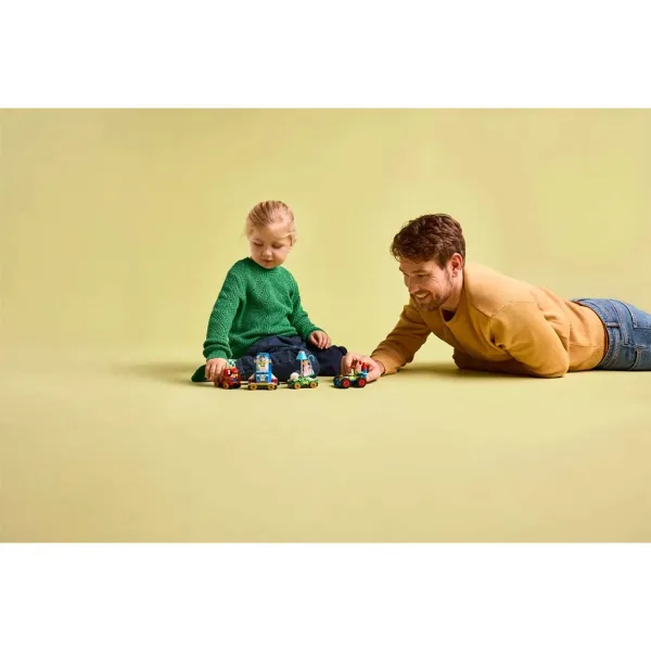LEGO® Disney: Toy Story praznični vlak in RC dirkalnik (43264) slika 7