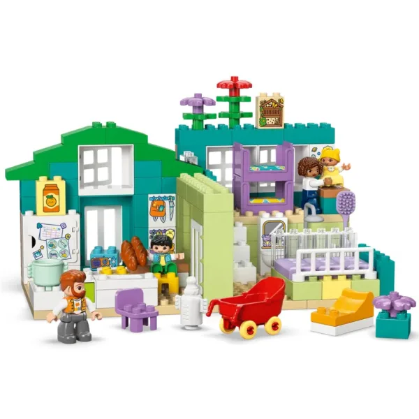 LEGO® DUPLO®: 3 v 1 moderni družinski hiši s figuricami (10470) slika 3
