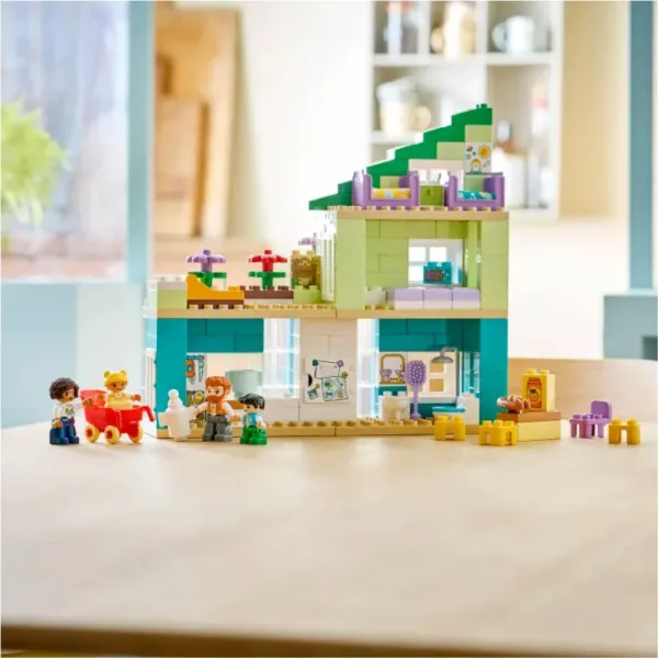 LEGO® DUPLO®: 3 v 1 moderni družinski hiši s figuricami (10470) slika 5