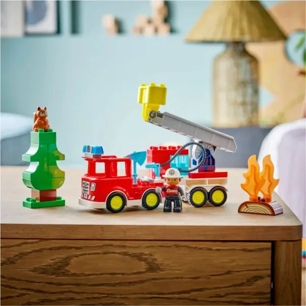 LEGO® DUPLO®: Gasilsko vozilo s cevjo in gasilcem (10473) slika 5