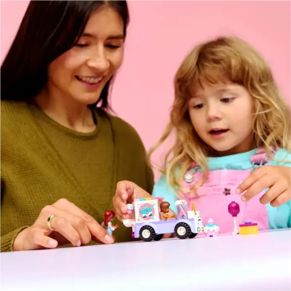 LEGO® Friends: Avto za prevoz tort z enorogi (42675) slika 4