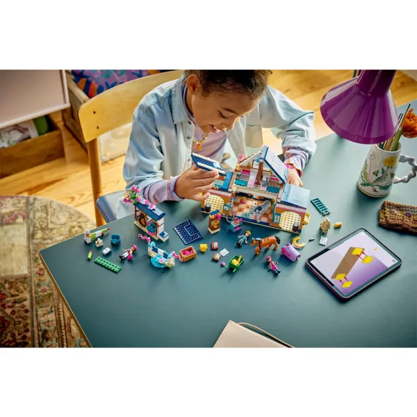 LEGO® Friends: Konjeniška šola in hlev (42688) slika 10