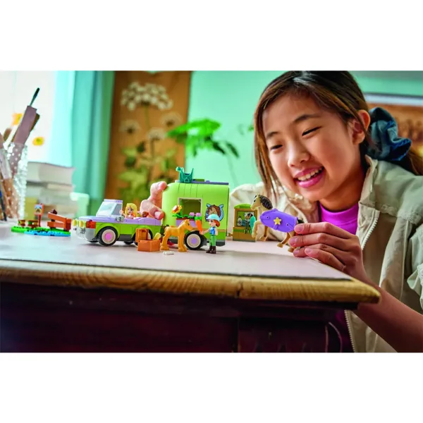 LEGO® Friends: Prikolica za konje in konjeniške prevoze (42695) slika 7