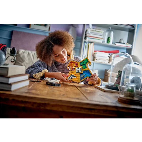 LEGO® Harry Potter™: Grb Bradavičarke™ (76462) slika 4