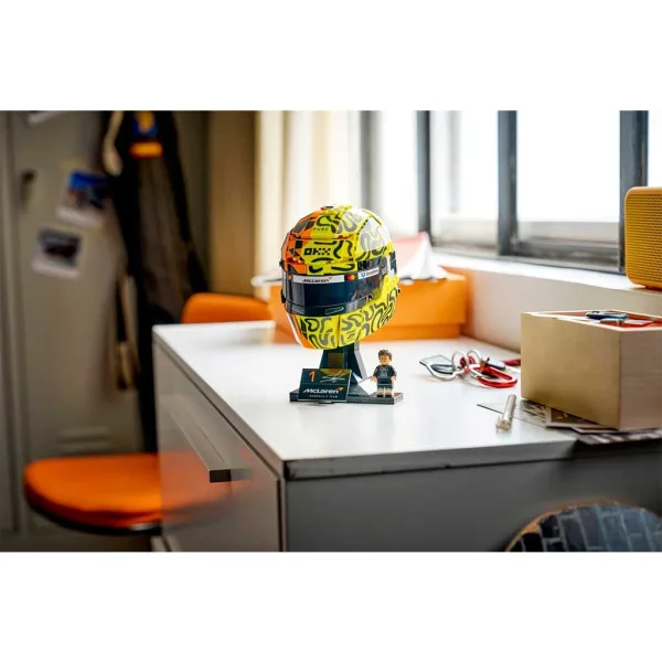 LEGO® Editions: McLaren Mastercard F1® Team Lando Norris čelada (43023) slika 6