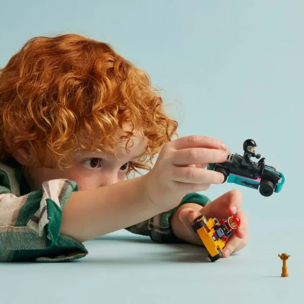 LEGO® City: Gokarti in dirkaški piloti (60400) slika 4