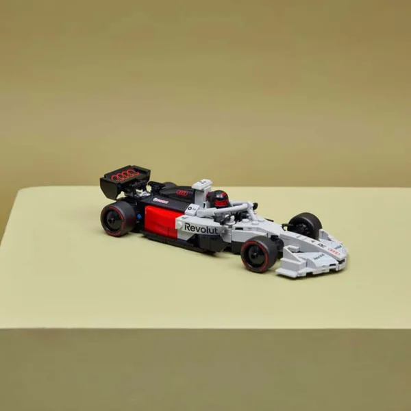 LEGO® Speed Champions: Audi Revolut F1® Team R26 dirkalnik (77259) slika 6
