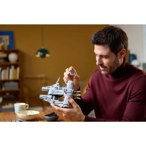 LEGO® Star Wars™: Millennium Falcon™ (75375) slika 3
