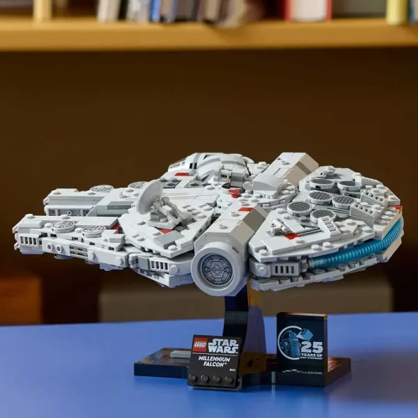 LEGO® Star Wars™: Millennium Falcon™ (75375) slika 5