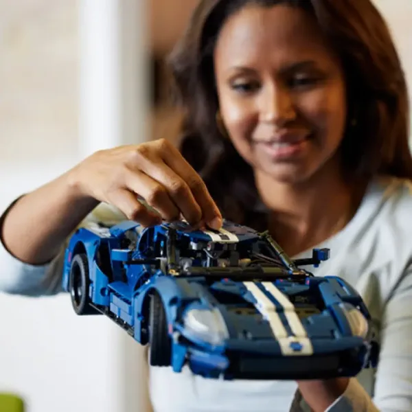 LEGO® Technic: 2022 Ford GT (42154) slika 6