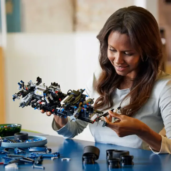 LEGO® Technic: 2022 Ford GT (42154) slika 7