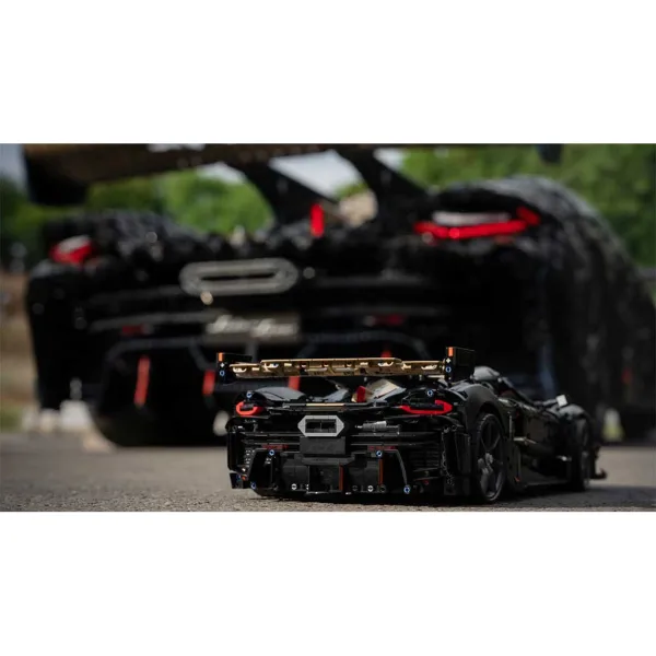 LEGO® Technic: Koenigsegg Sadairjeva Spear superavto (42232) slika 9