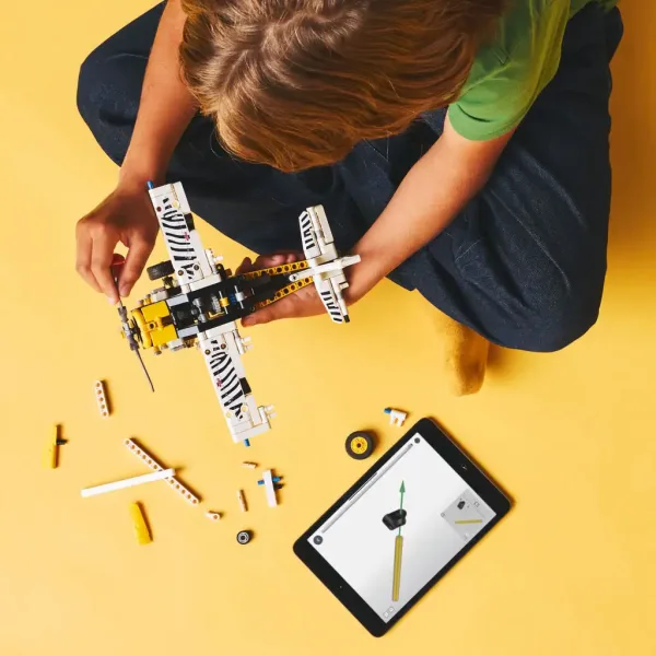 LEGO® Technic: Mala letala (42198) slika 4