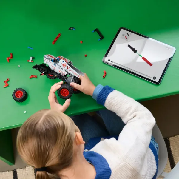 LEGO® Technic: Monster Jam™ ThunderROARus™ (42200) slika 4