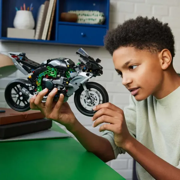 LEGO® Technic: motocikel Kawasaki Ninja H2R (42170) slika 6