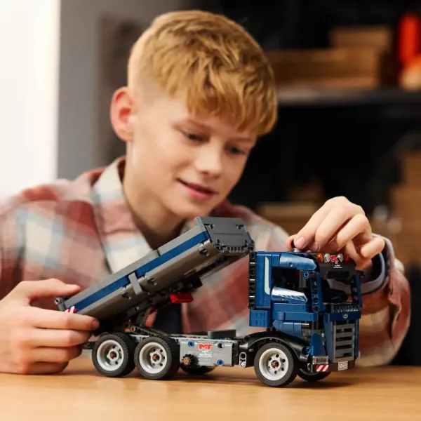 LEGO® Technic: Tovornjak s dvižno platformo (42203) slika 4