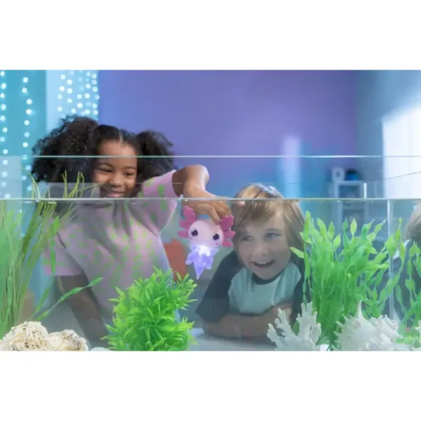 Let’s Glo Axolotl svetleči vodni prijatelj v roza barvi slika 3